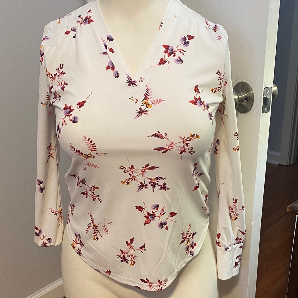 Ann Taylor Factory Floral V-Neck Women's Top - White and Pink